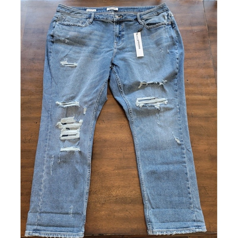 NWT Vigoss 20W Thompson Tomboy Leg Distressed Jeans 123768